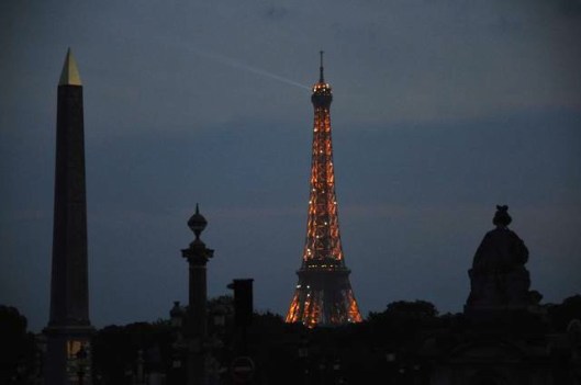 Eiffel tower at dusk.
